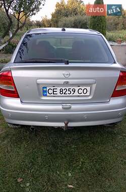 Хэтчбек Opel Astra 2000 в 