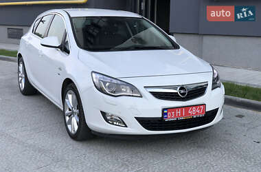 Хэтчбек Opel Astra 2011 в 