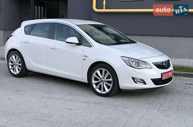 Хэтчбек Opel Astra 2011 в 