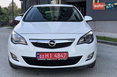 Хэтчбек Opel Astra 2011 в 