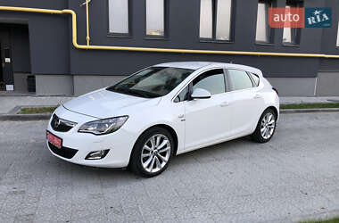 Хэтчбек Opel Astra 2011 в 