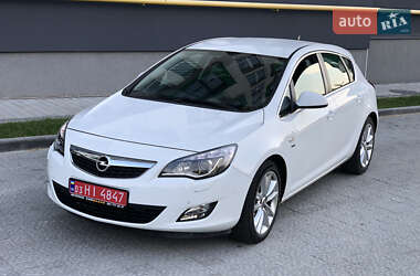 Хэтчбек Opel Astra 2011 в 