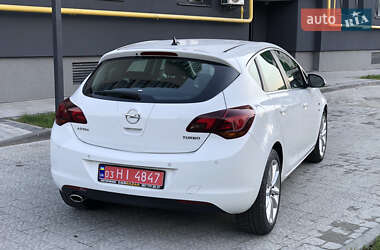 Хэтчбек Opel Astra 2011 в 