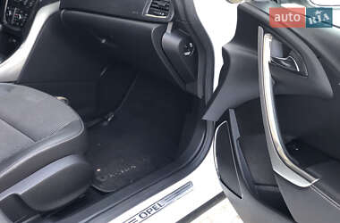 Хэтчбек Opel Astra 2011 в 