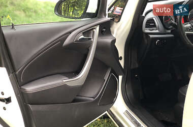 Хэтчбек Opel Astra 2011 в 
