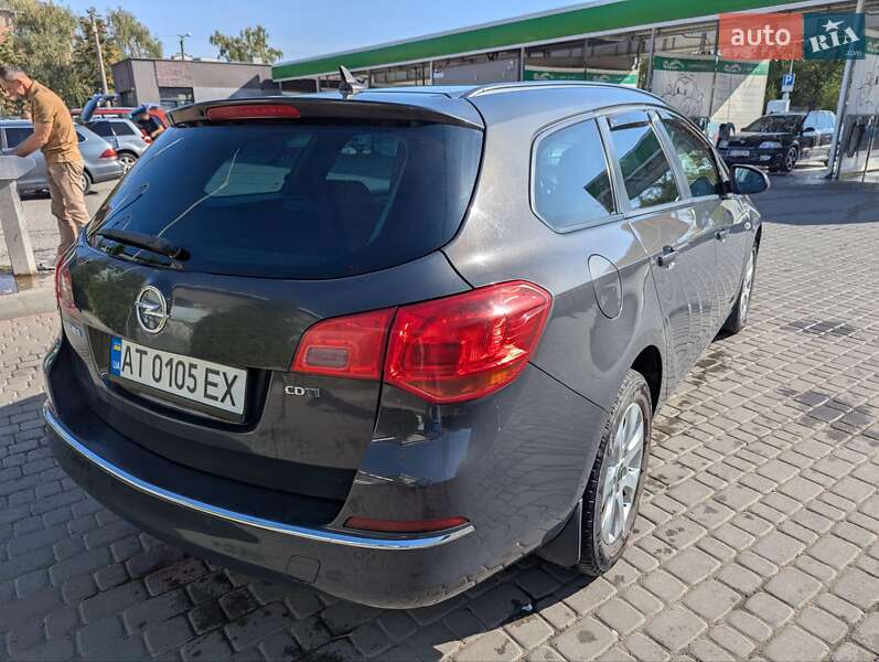 Универсал Opel Astra 2015 в Ивано-Франковске