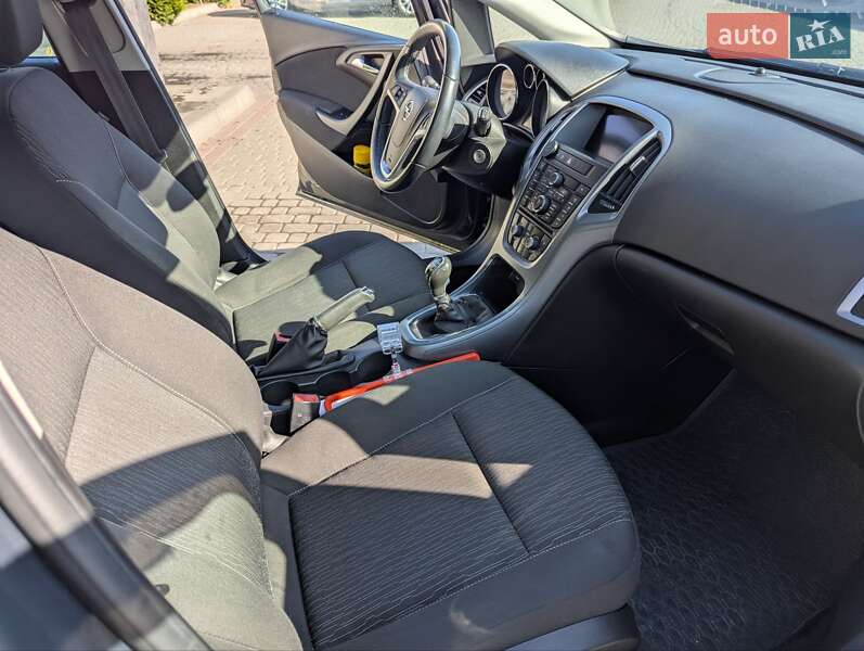 Универсал Opel Astra 2015 в Ивано-Франковске