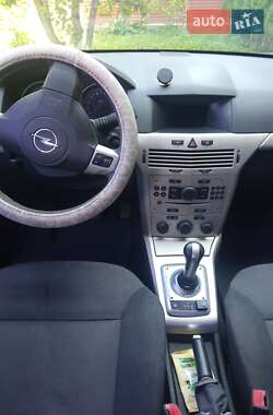 Хэтчбек Opel Astra 2007 в 