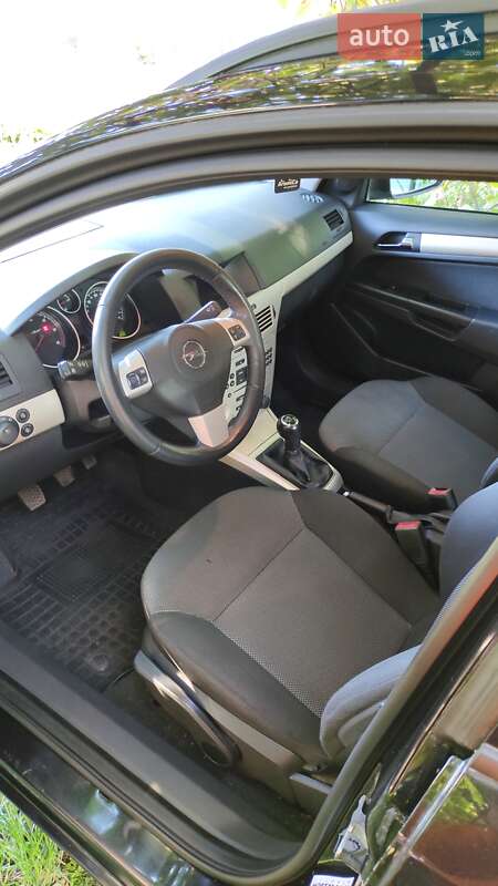 Универсал Opel Astra 2008 в Полтаве