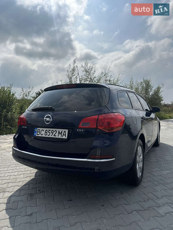 Універсал Opel Astra 2015 в Львові