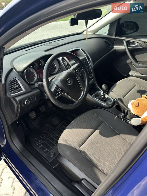 Універсал Opel Astra 2015 в Львові