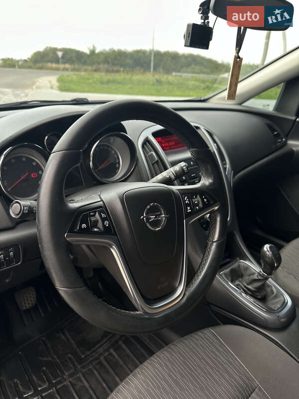 Універсал Opel Astra 2015 в Львові