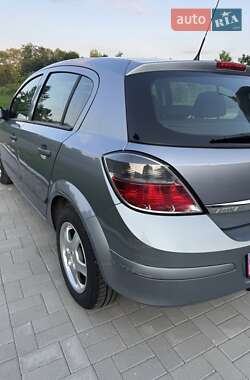 Хетчбек Opel Astra 2009 в 