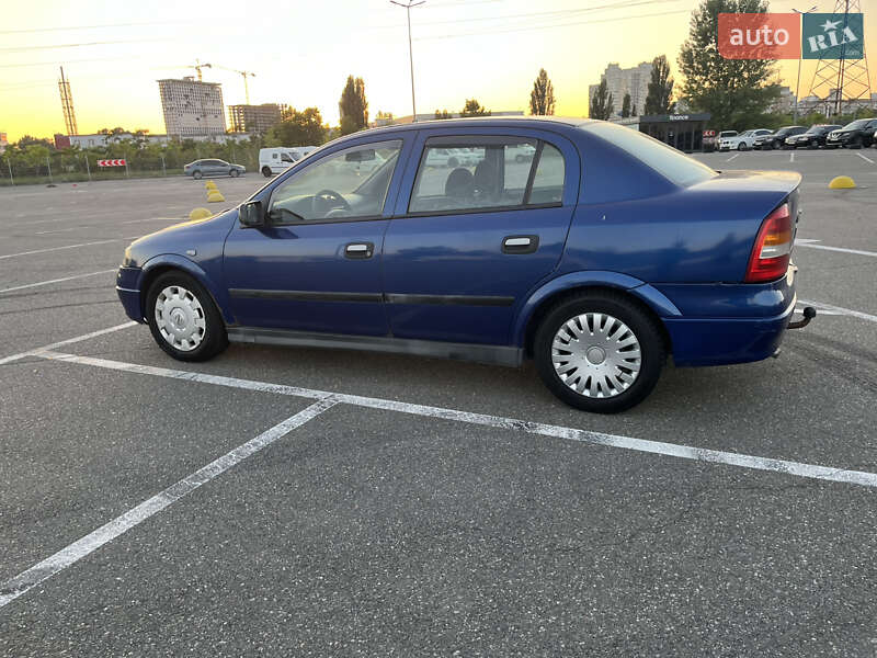 Седан Opel Astra 2006 в Киеве