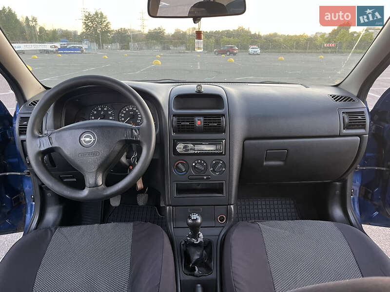 Седан Opel Astra 2006 в Киеве
