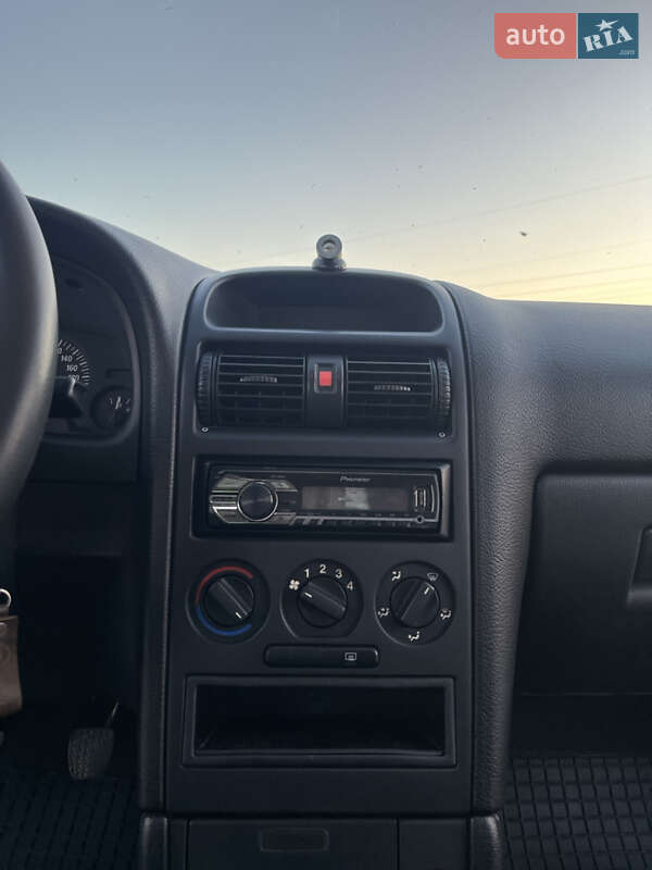 Седан Opel Astra 2006 в Киеве