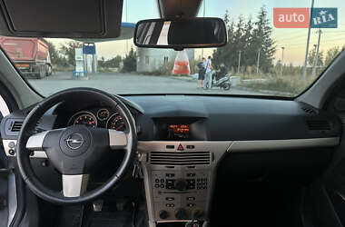 Хэтчбек Opel Astra 2007 в 