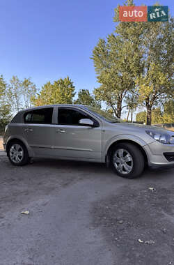 Хэтчбек Opel Astra 2006 в 