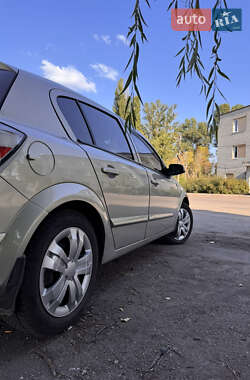 Хэтчбек Opel Astra 2006 в 