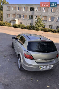 Хэтчбек Opel Astra 2006 в 
