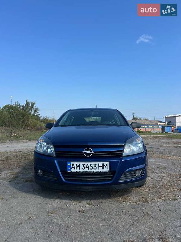 Хэтчбек Opel Astra 2005 в 