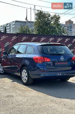 Универсал Opel Astra 2011 в 