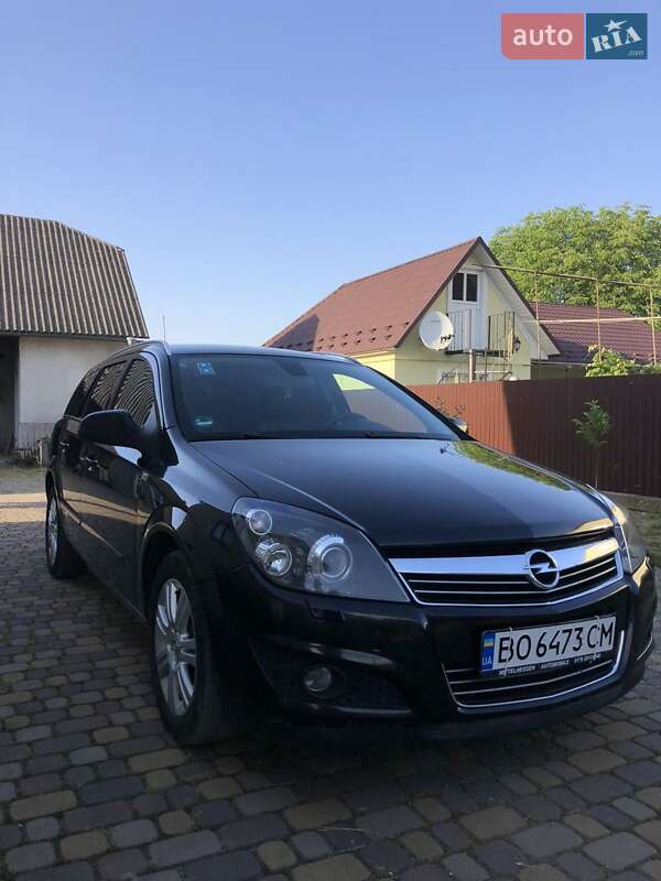 Универсал Opel Astra 2010 в Тернополе