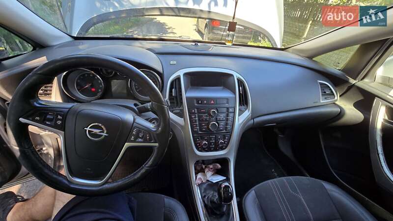 Універсал Opel Astra 2012 в Борисполі