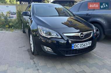 Универсал Opel Astra 2011 в Львове
