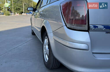Седан Opel Astra 2005 в 
