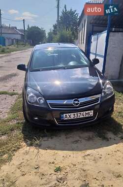Універсал Opel Astra 2011 в Зміїві