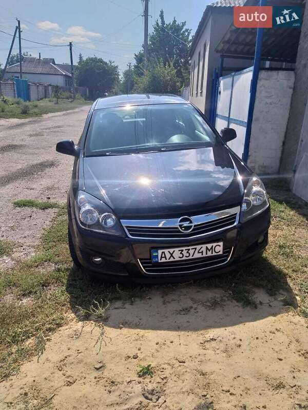 Универсал Opel Astra 2011 в Змиеве