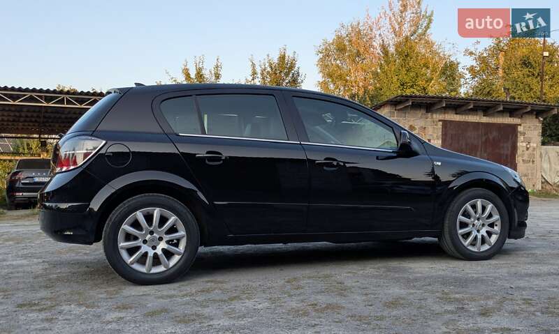 Хэтчбек Opel Astra 2009 в Звягеле
