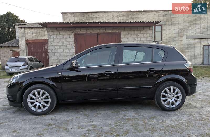 Хэтчбек Opel Astra 2009 в Звягеле