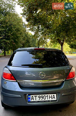Хэтчбек Opel Astra 2005 в 
