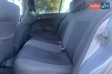 Хэтчбек Opel Astra 2012 в 
