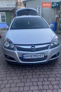 Opel Astra 2012