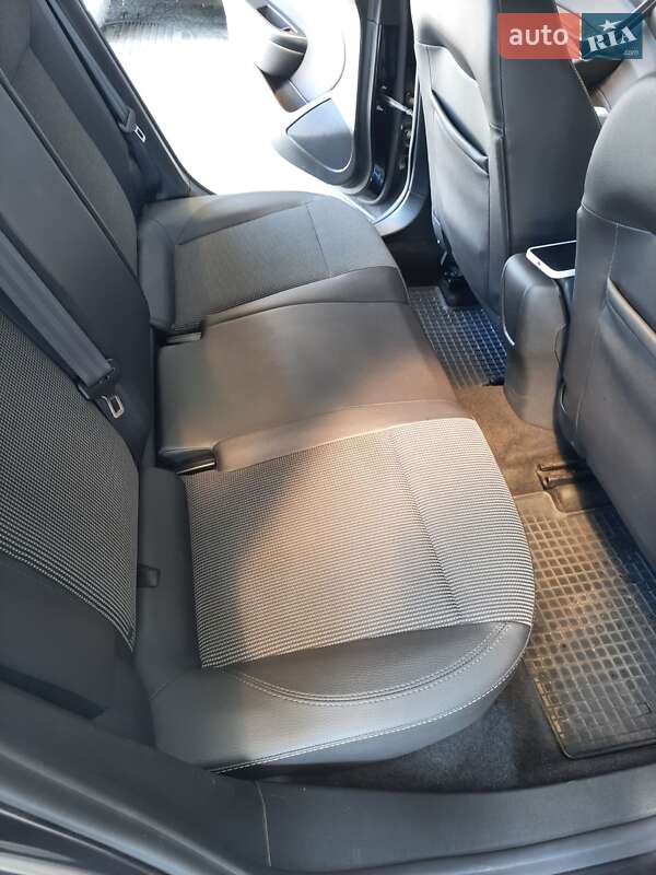 Универсал Opel Astra 2015 в Ужгороде