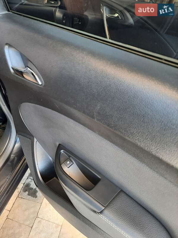 Универсал Opel Astra 2015 в Ужгороде
