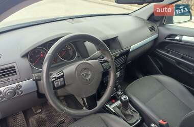 Хэтчбек Opel Astra 2010 в 