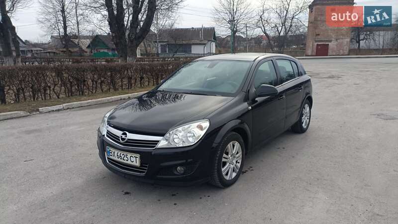 Хэтчбек Opel Astra 2010 в 