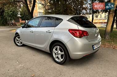 Хэтчбек Opel Astra 2010 в 