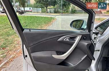Хэтчбек Opel Astra 2010 в 