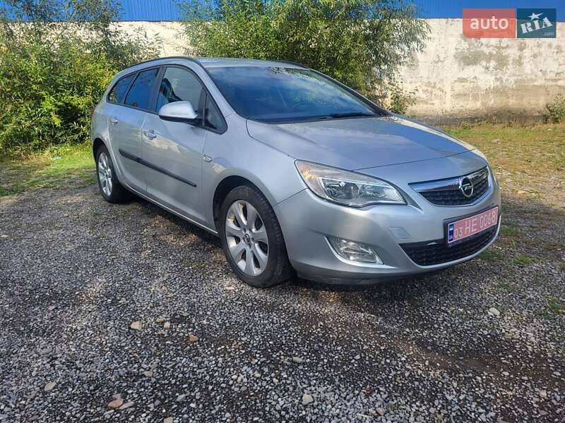 Универсал Opel Astra 2011 в Межгорье