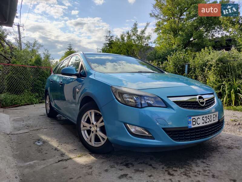 Універсал Opel Astra 2012 в Львові