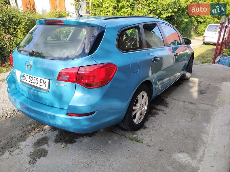 Універсал Opel Astra 2012 в Львові