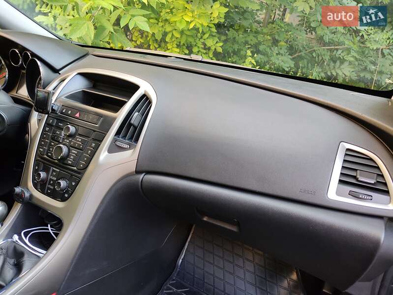 Універсал Opel Astra 2012 в Львові