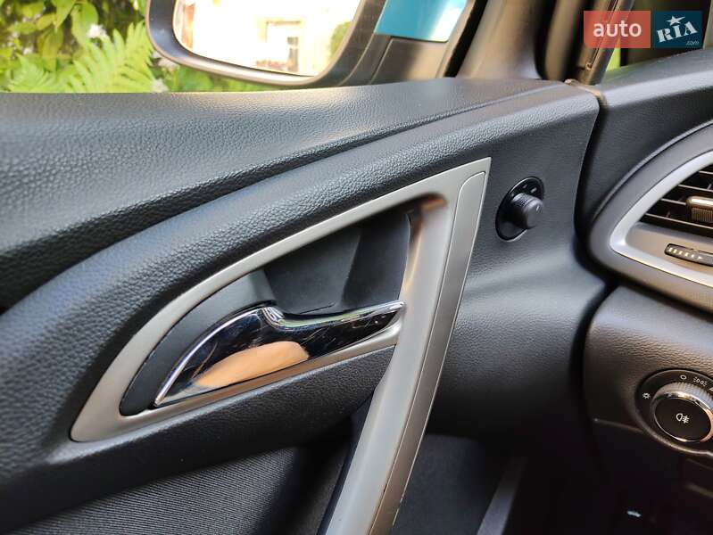 Універсал Opel Astra 2012 в Львові