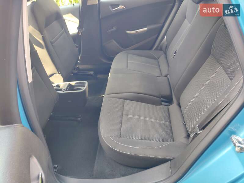 Універсал Opel Astra 2012 в Львові
