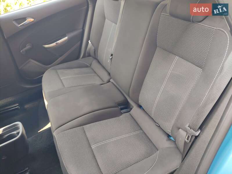 Універсал Opel Astra 2012 в Львові